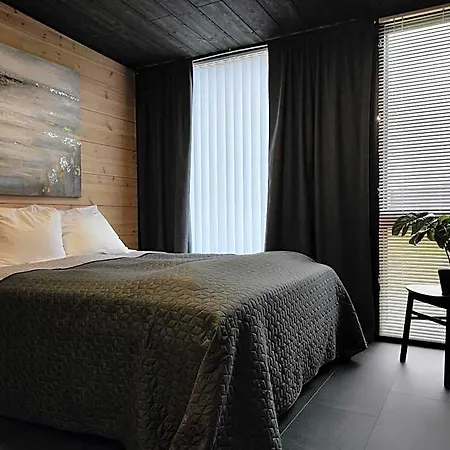 Huoneistohotelli Black 3*